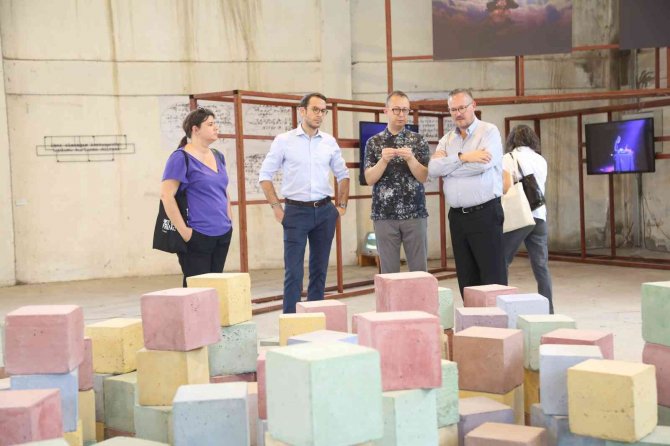 “Yukarı Bak” Sergileri İlgiyle İzleniyor