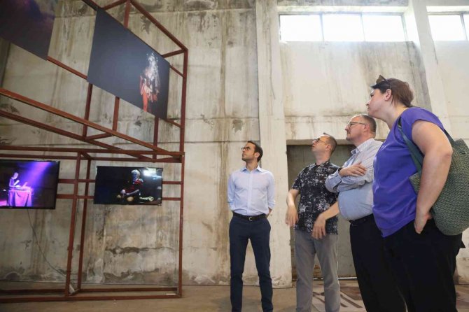 “Yukarı Bak” Sergileri İlgiyle İzleniyor