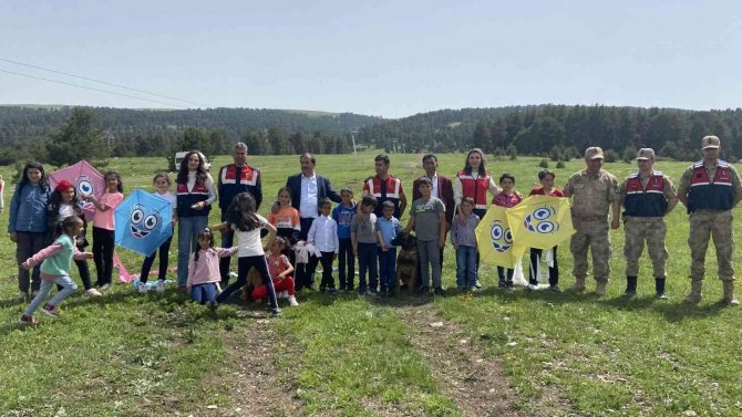 Jandarmanın Uçurtma Şenliğinden Renkli Görüntüler
