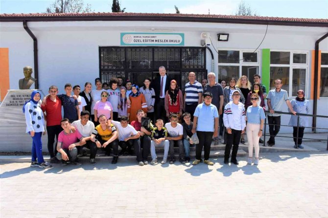 Karacabey’de Eğitime Destekler Sürüyor