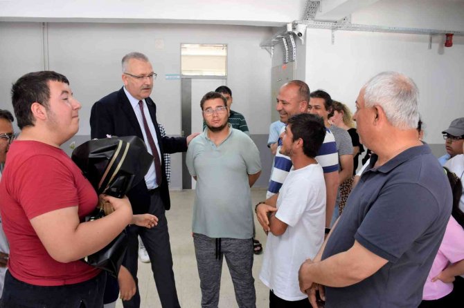 Karacabey’de Eğitime Destekler Sürüyor