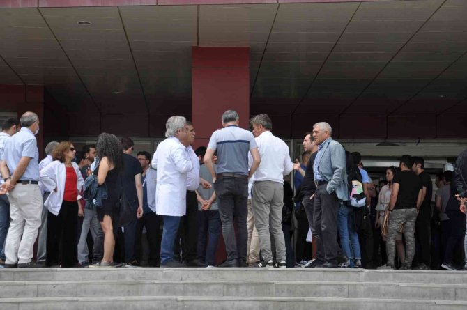 Kars’ta Doktora Saldırıya Tepki