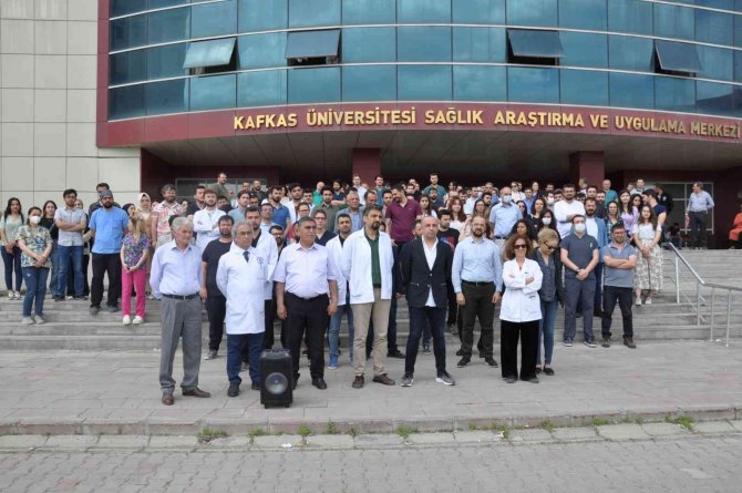 Kars’ta Doktora Saldırıya Tepki