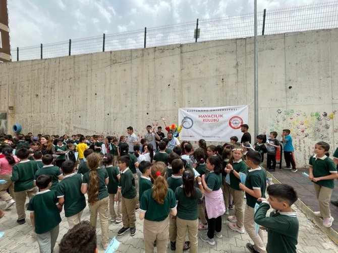 İ̇lkokulun Öğrencilerine Havacılık Bilinci Oluşturuluyor