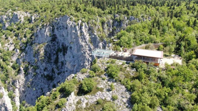 Kanyon Üzerindeki Cam Terası İle Tanınan 3 Bin Nüfuslu İlçeyi 300 Bin Kişi Ziyaret Edecek