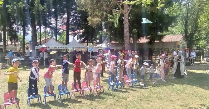 Kadim Oyunlar Çocuk Şenliği Renkli Görüntüler Oluşturdu