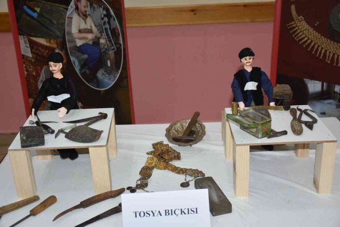 Devlet Sanatçısı Minyatür Bebeklerle Kültürü Yaşatıyor