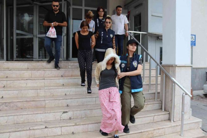 Ev Fareleri Önce Kameraya Sonra Polise Yakalandı