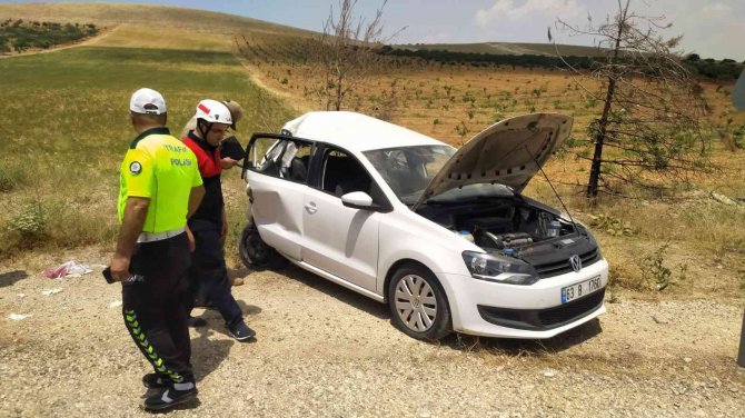 Kum Yüklü Tır Otomobille Çarpıştı: 6 Yaralı