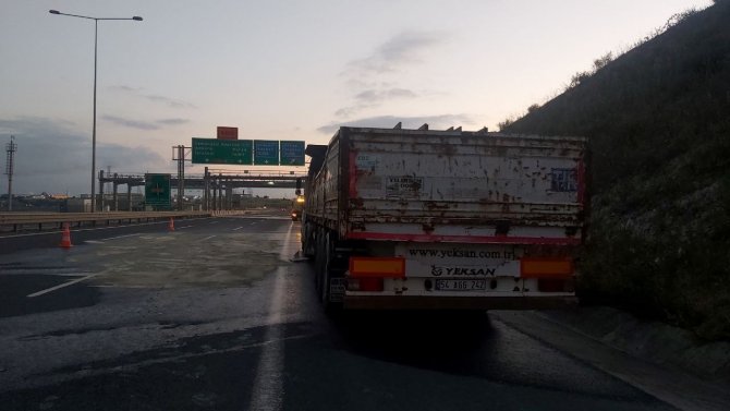 Kuzey Marmara Otoyolu’nda Seyir Halindeki Tır Alev Alev Yandı
