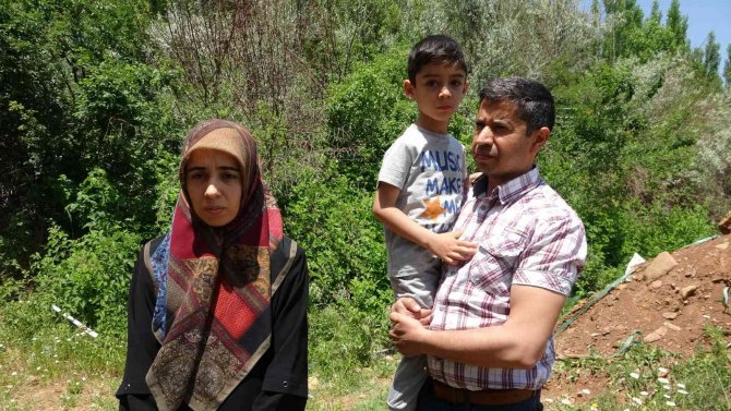 Bingöl’de 6 Yaşındaki Çocuk Köpeklerin Saldırısına Uğradı