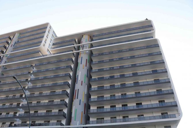 Dolandırıldığını İddia Ettiği 15 Katlı Binada İntihara Kalkıştı