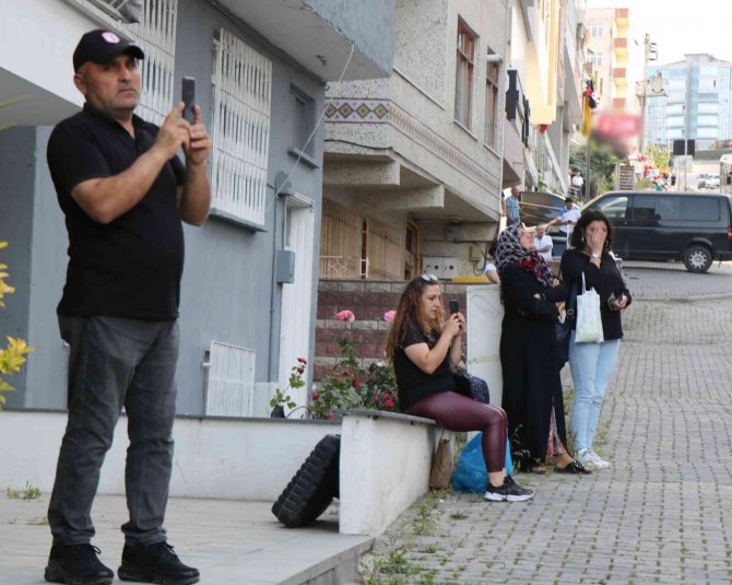 Dolandırıldığını İddia Ettiği 15 Katlı Binada İntihara Kalkıştı