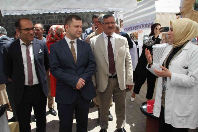 Malazgirt Hem’de Yıl Sonu Sergisi