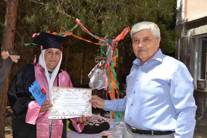 Salihli’de Kursiyerler, Katılım Belgelerini Aldı