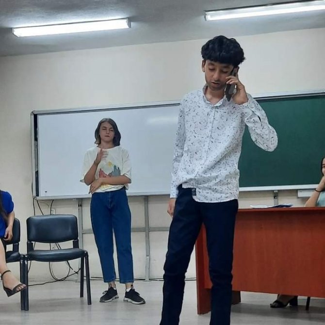Drama Kursiyerlerinin Skeci Büyük Beğeni Topladı