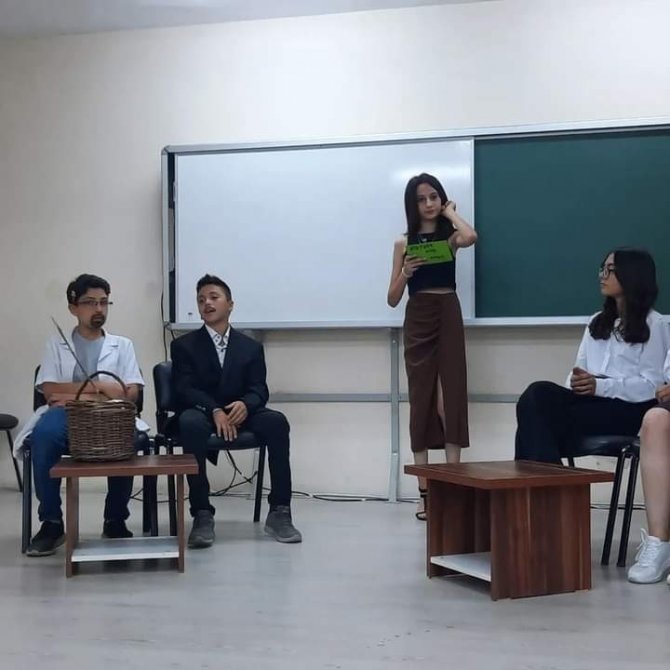 Drama Kursiyerlerinin Skeci Büyük Beğeni Topladı