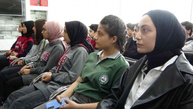 Muş’ta “Bir Bilenle Bilge Nesil” Projesi Ödül Töreni Düzenlendi