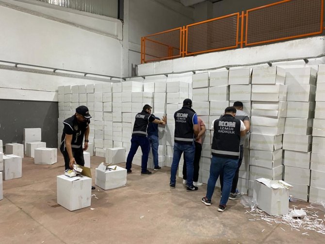İ̇zmir’de Sigara Kaçakçılarına Operasyon: 37 Milyon Makaron Ele Geçirildi