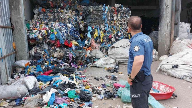 Üzerine 2 Tonluk Atık Balyası Düşen Kadın Öldü