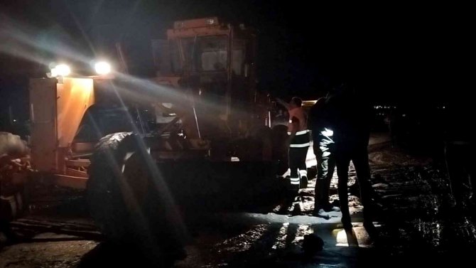 Sivas Valisi Dr. Şimşek Selden Etkilenen Gemerek’te İncelemelerde Bulunuyor