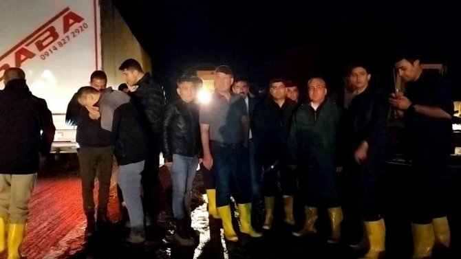 Sivas Valisi Dr. Şimşek Selden Etkilenen Gemerek’te İncelemelerde Bulunuyor