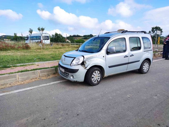 Tekirdağ’da Öğrenci Servisi İle Ticari Araç Çarpıştı: 4 Yaralı