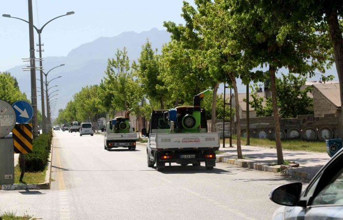 Van Büyükşehir Belediyesinin İlaçlama Çalışmaları Devam Ediyor