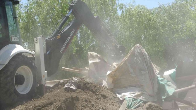 Van’da Göçmenlerin Geçici Barınağı ’Şok Ev’ Yıktırıldı