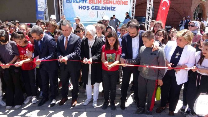 Edremit’te Bilim Şenliği Düzenlendi