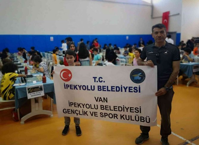 İ̇pekyolu Satranç Sporcusu Tımushev, Başarı Üstüne Başarı Ekliyor