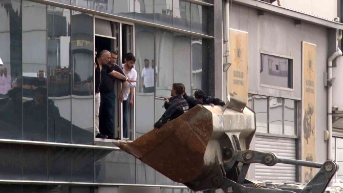 Başkent’te Sağanak Yağmur Sonrası Sokaklar Dereye Döndü