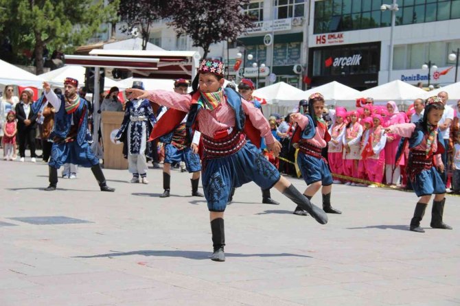 Yozgat’ta Halk Oyunları Şenliği Düzenlendi