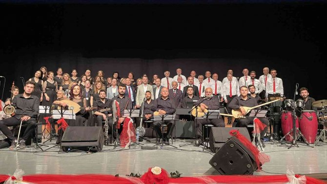 Halk Eğitim Merkezi ‘Türk Halk Müziği’ Konseri Müzikseverlerle Buluştu