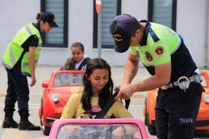İ̇lk Kez Araç Kullandılar, Heyecanları Yüzlerine Yansıdı