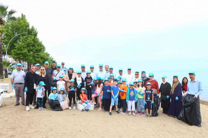 Çiftlikköy’de Marmara Denizi İçin Sahil Temizliği