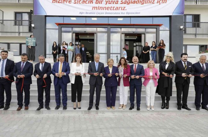 Ağrı İ̇brahim Çeçen Üniversitesi 2021-2022 Akademik Yılı Mezuniyet Töreni Düzenlendi