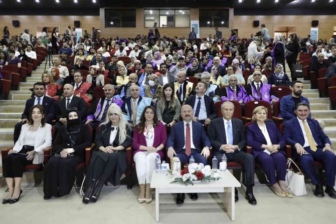 Ağrı İ̇brahim Çeçen Üniversitesi 2021-2022 Akademik Yılı Mezuniyet Töreni Düzenlendi