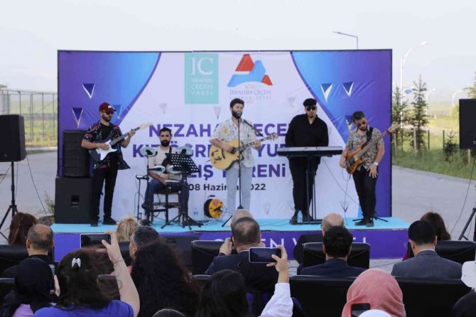 Ağrı İ̇brahim Çeçen Üniversitesi 2021-2022 Akademik Yılı Mezuniyet Töreni Düzenlendi