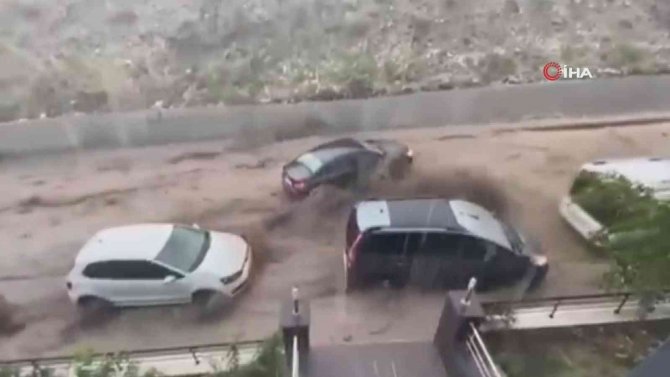 Ankara’da Etkili Olan Sağanak Yağış Sonrası Temizlik Çalışması Gerçekleşti