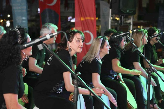 Aydın Büyükşehir Belediyesi’nin Ritim Gösterisi Şölene Dönüştü