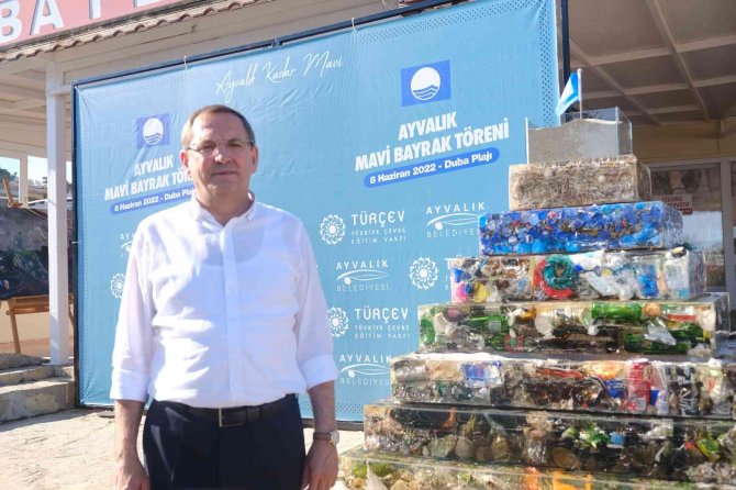 Denizden Çıkan Çöpler İle Anıt Yaptılar