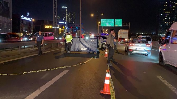 Basın Ekspres’te Yolun Karşına Geçmeye Çalışan Adam Araba Çarpması Sonucu Hayatını Kaybetti