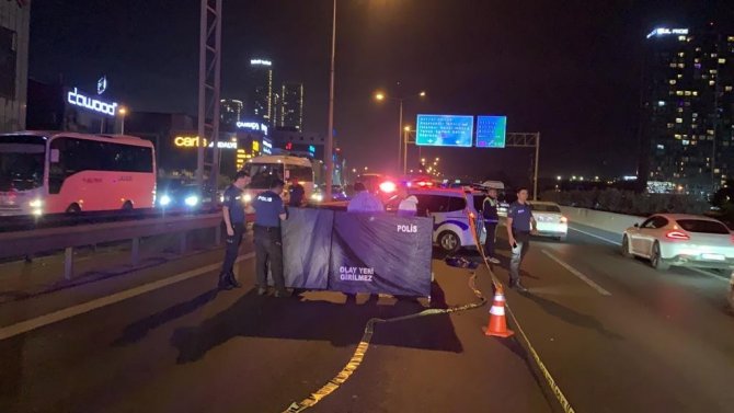 Basın Ekspres’te Yolun Karşına Geçmeye Çalışan Adam Araba Çarpması Sonucu Hayatını Kaybetti
