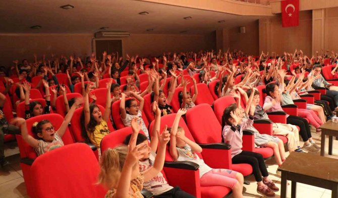 Başkan Yazıcı’dan, Karadeniz’deki 10 Şehrin Çocuklarına Karne Hediyesi