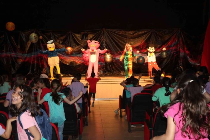 Başkan Yazıcı’dan, Karadeniz’deki 10 Şehrin Çocuklarına Karne Hediyesi