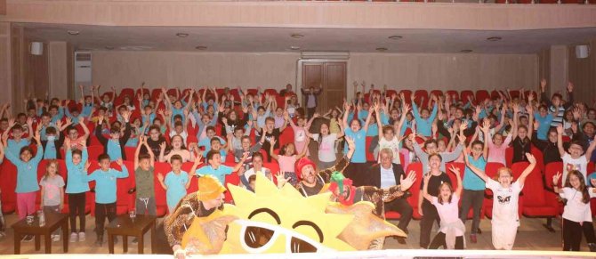 Başkan Yazıcı’dan, Karadeniz’deki 10 Şehrin Çocuklarına Karne Hediyesi