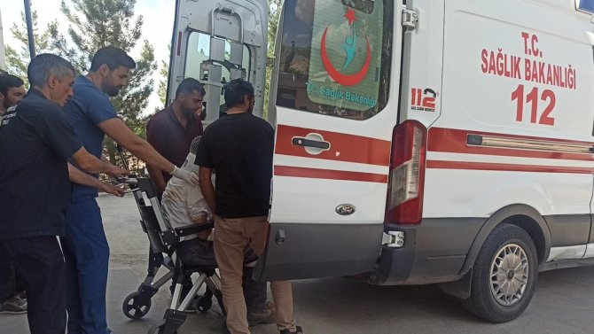 Traktör Römorkundan Düşen Vatandaş Ağır Yaralandı