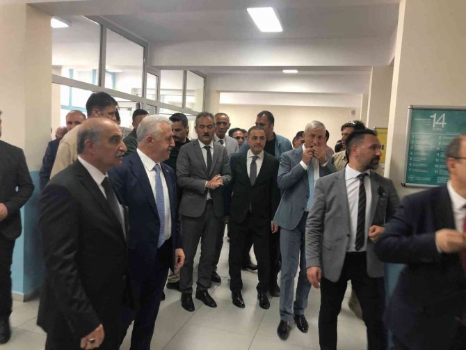 Bakan Özer, Kağızman’da Fen Lisesi Açılışı Yaptı