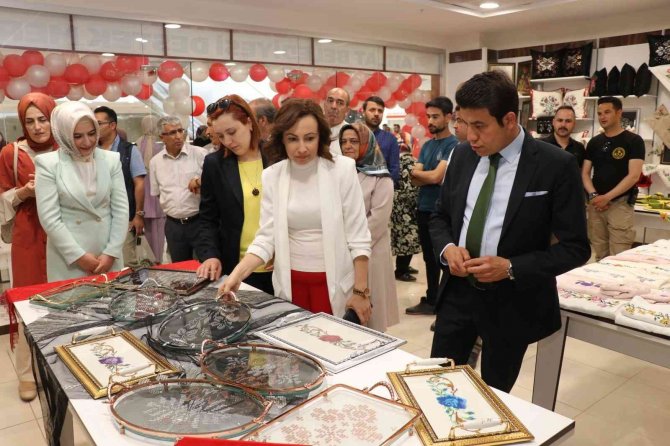 Bedestem’den Yıl Sonu Sergisi
